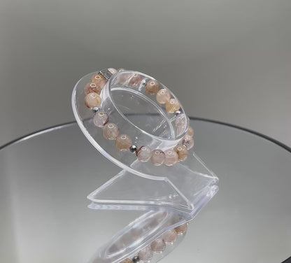 Гривна HOA „Рутилов кварц“ от естествени камъни, ръчно изработена. Висок клас рутилов кварц в светъл и изразителен стил.