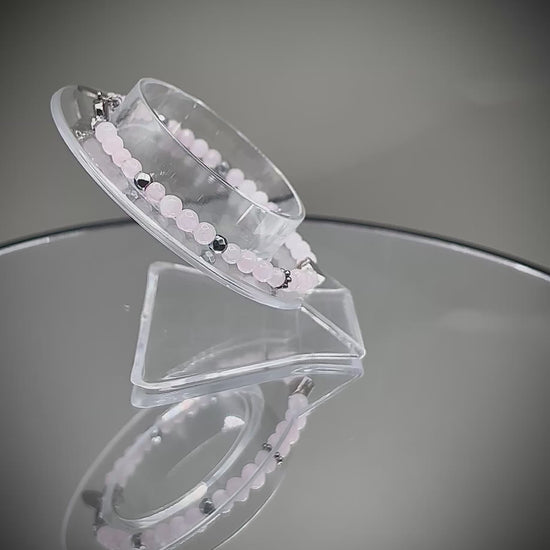 Лимитирана подаръчна кутия HOA от естествени камъни, ръчно изработена. Комплект с розов кварц – колие, гривна и кристал в луксозна композиция.